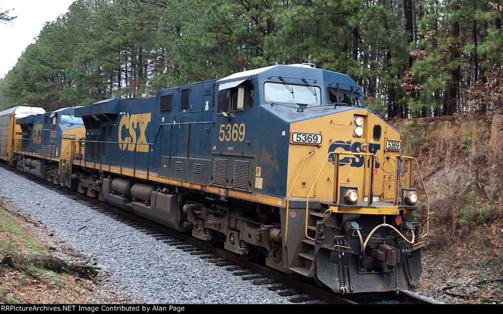 CSX 5369 and 5422 lead autoracks